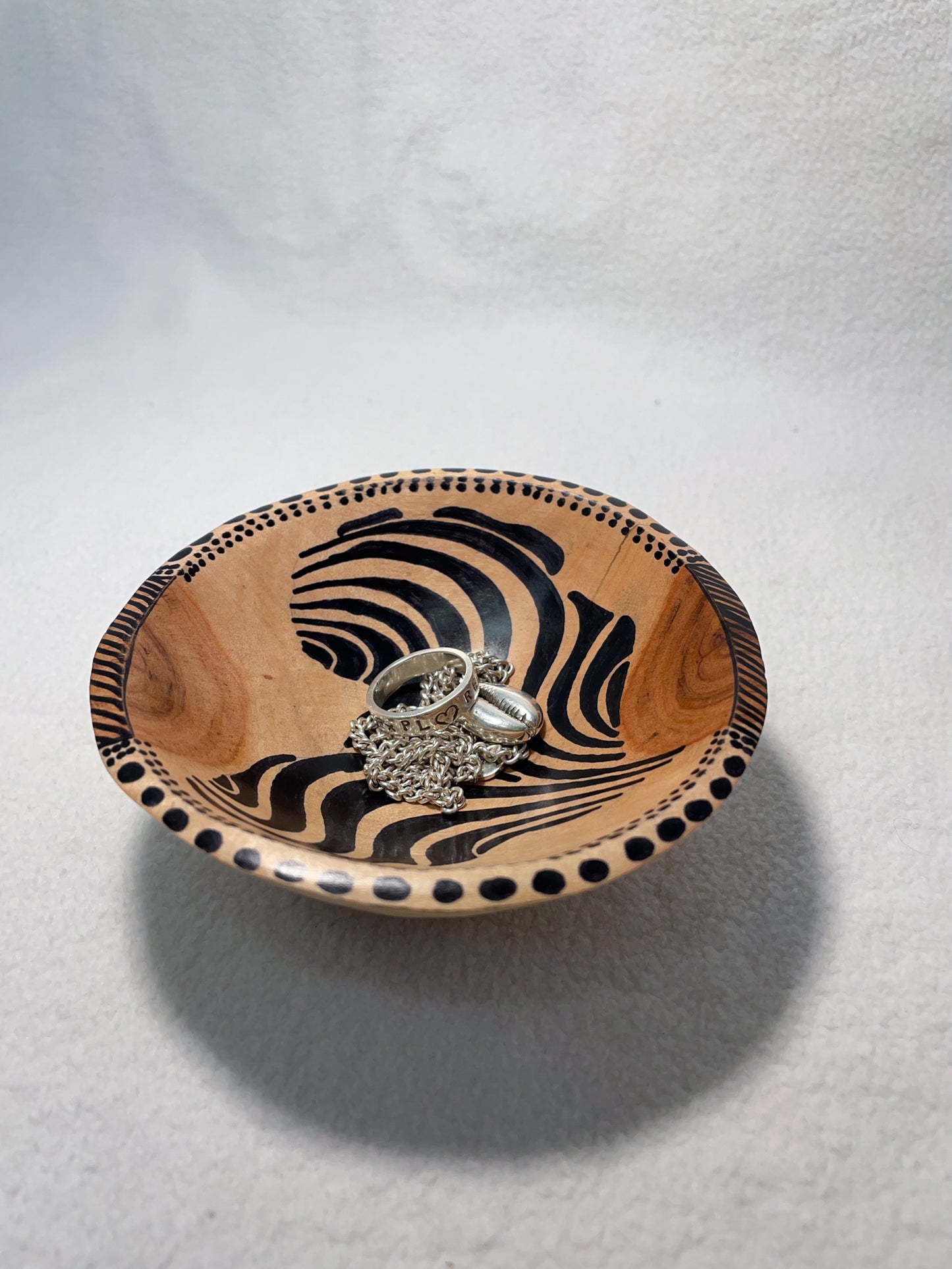 Ensemble de bols africains en bois faits à la main - 5 designs uniques aux motifs vivement peints