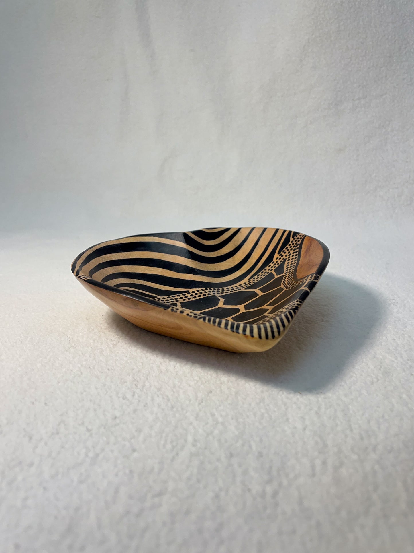 Ensemble de bols africains en bois faits à la main - 5 designs uniques aux motifs vivement peints