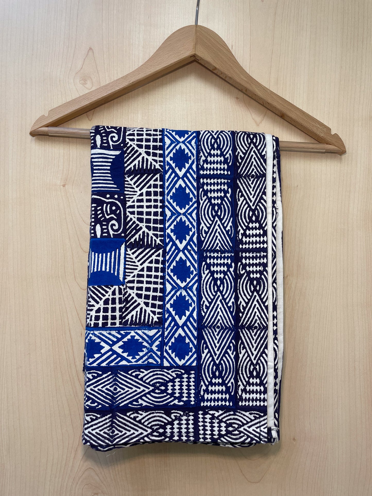 Afrikanische Tischdecke im Batik-Stil – Kunstvolle Handwerkskunst aus Simbabwe